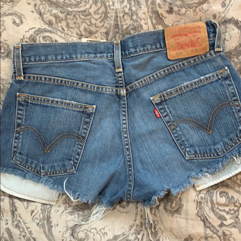 Levi’s Low Waisted Ripped Shorts - Picture 3 of 5